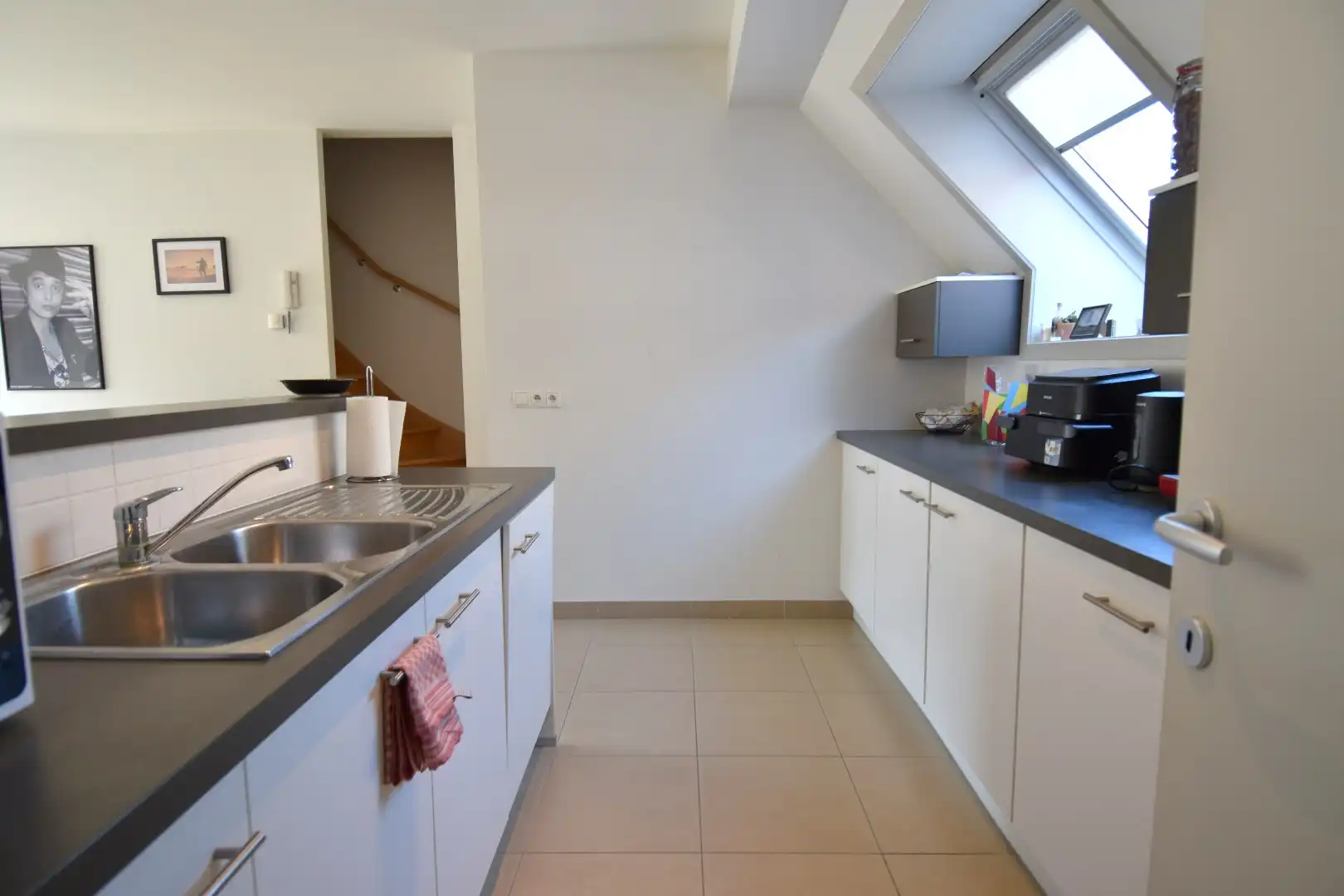 Lichtrijk duplex appartement met 2 slaapkamers en zonnig terras in hartje Kortrijk foto 7