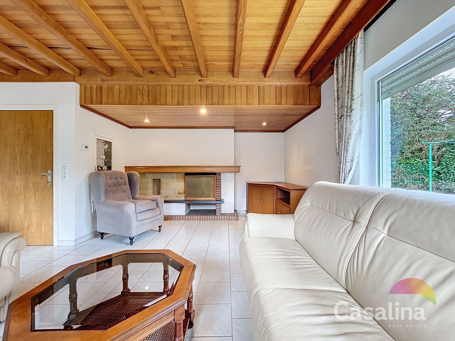 Charmante bungalow met potentieel op toplocatie!  foto 3