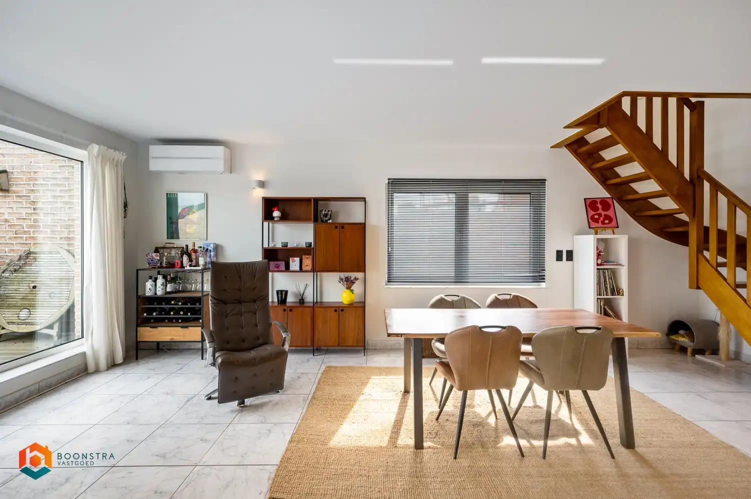 Ruim 3 slpkr app met terras, autostaanplaats en 2 garages foto 4