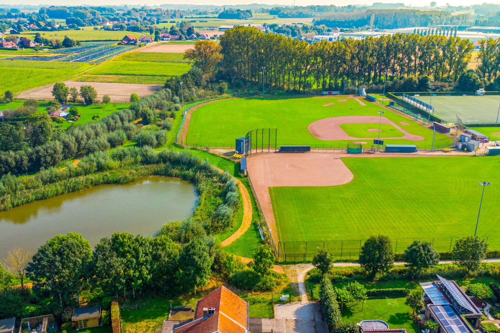 Halfopen bebouwing met 2 slaapkamers, tuin en garage - TOP-ligging en TOP-oriëntatie foto 30