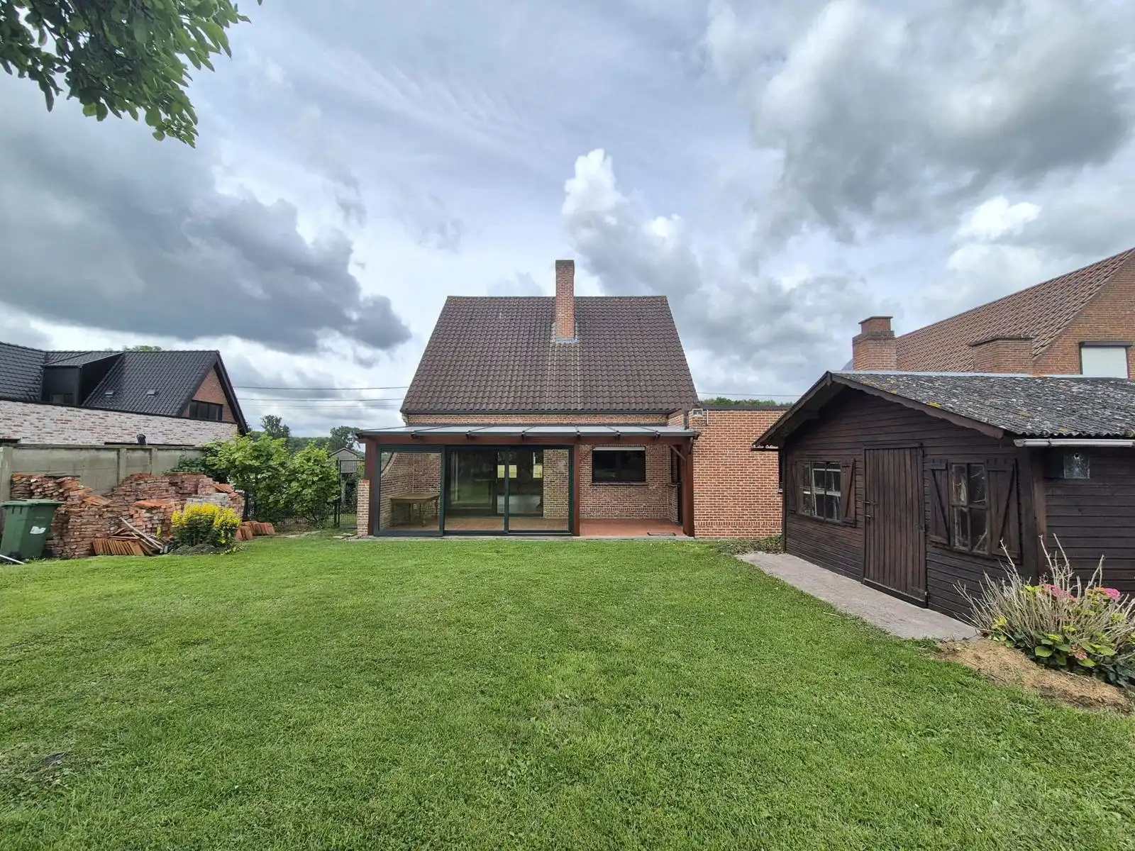 Open bebouwing met 3 slaapkamers, tuin en garage foto 15