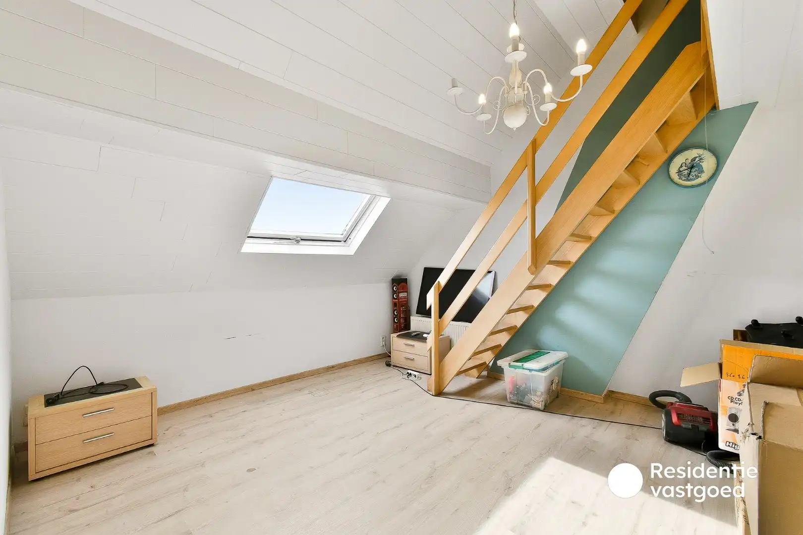 Ruime en instapklare villa met 4 slaapkamers, garage, tuin en 2 terrassen foto 19