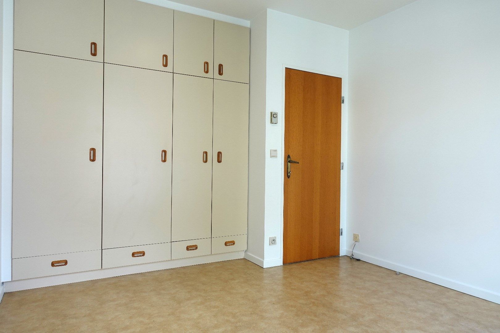 Opbrengsteigendom met 7 appartementen, 2 handelspanden en 7 garageboxen in Gistel foto 18