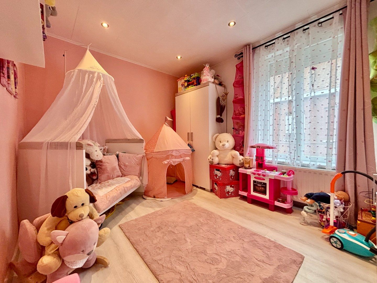 GERENOVEERDE RIJWONING MET 3 SLPKS, 2 BADKAMERS EN MOGELIJKHEID HUURGARAGE foto 9