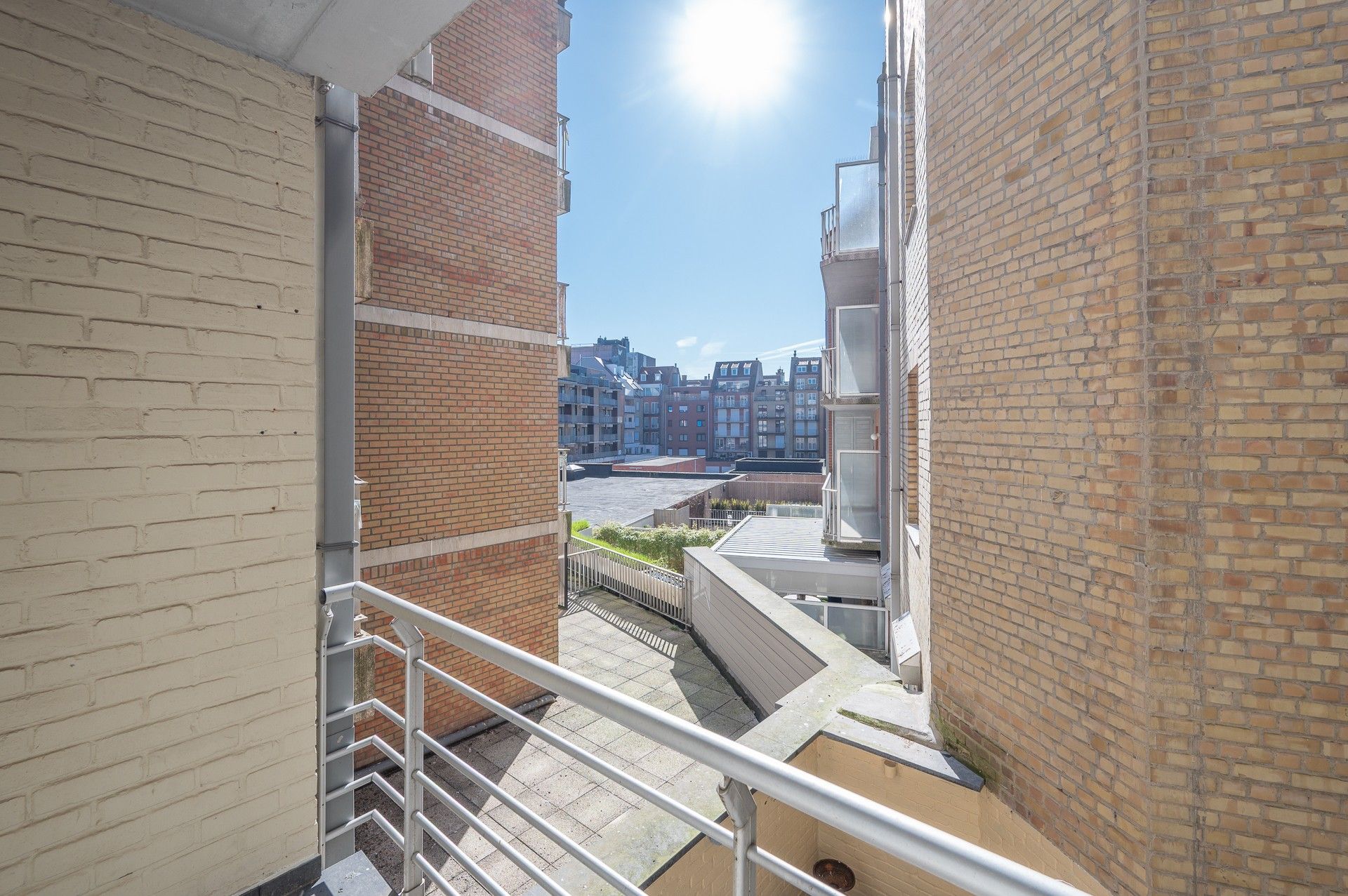 Stijlvol gerenoveerd appartement op topligging in Knokke foto 9