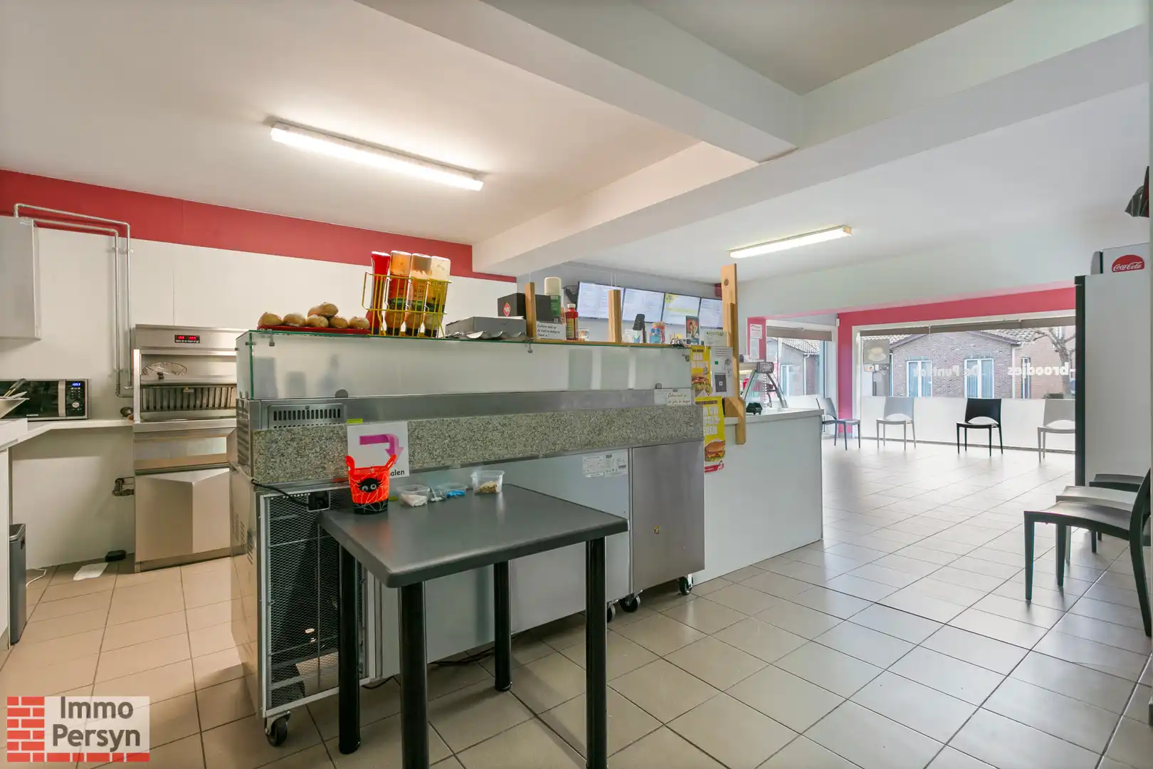 Handelspand met bovenliggend appartement en achterliggende bouwgrond. foto 6