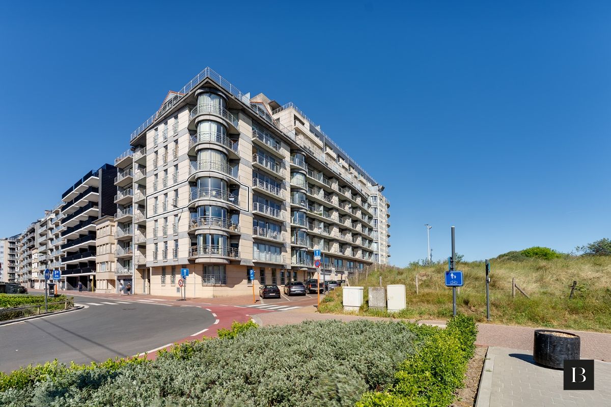Appartement met 2 slaapkamers in residentie Ideal Tower foto {{pictureIndex}}