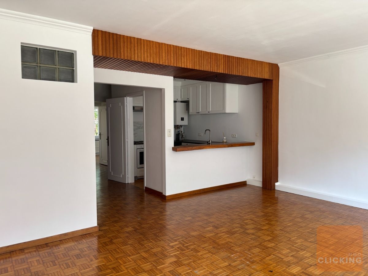 Tof 2 slaapkamer appartement met 2 parkeerplaatsen en ruime tuin foto 6