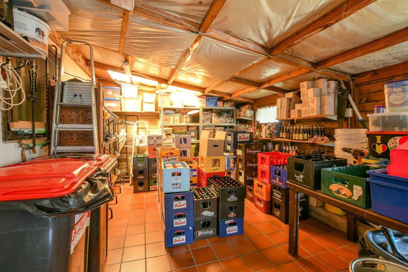 Welgekende Horecazaak te koop op Stene met woonst met 3 slaapkamers foto 12