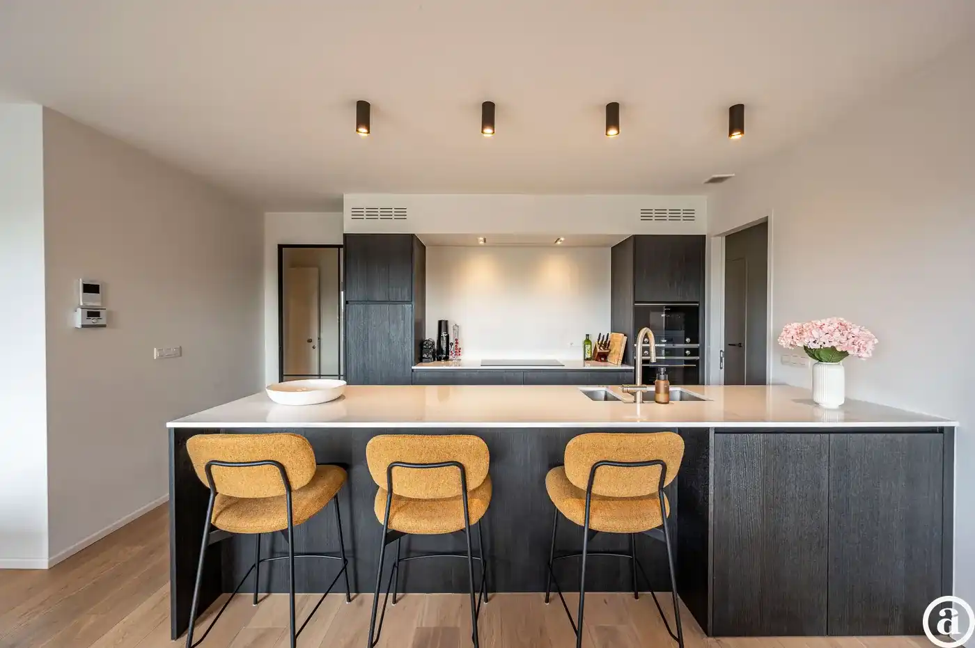 Recent appartement met groot terras, centrum Waregem [Stationsstraat]. foto 3