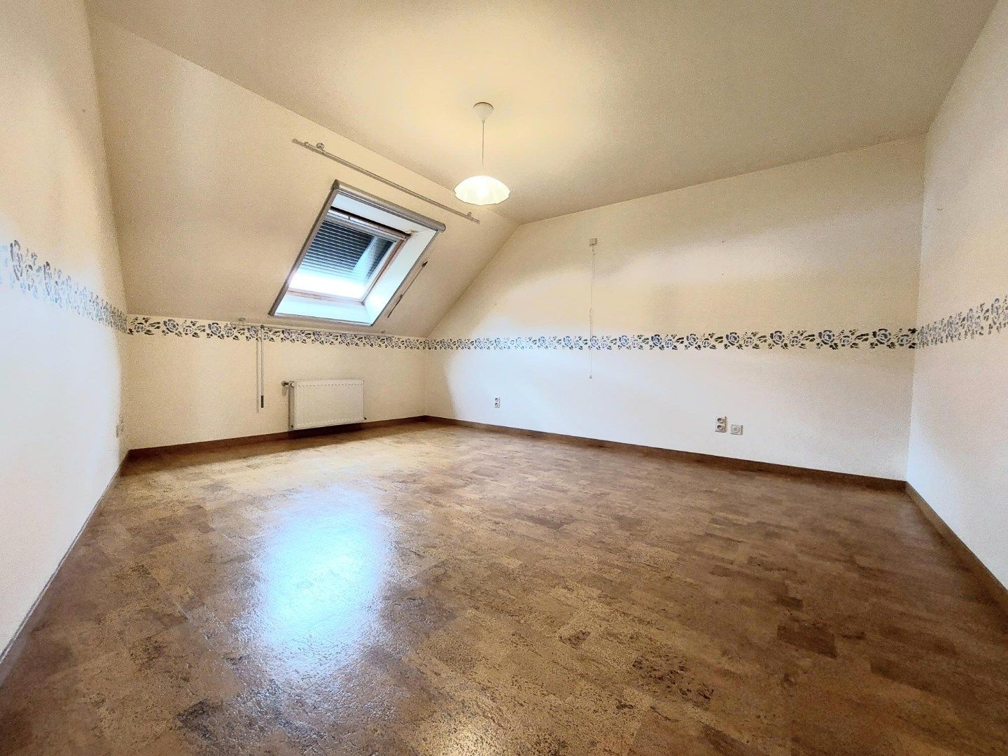 Ruime rustig gelegen stadswoning met tuin en garage foto 8