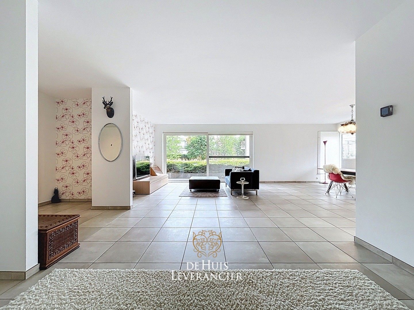 Ruim gelijkvloersappartement met 3 slaapkamers en garagebox te koop in Kontich foto {{pictureIndex}}