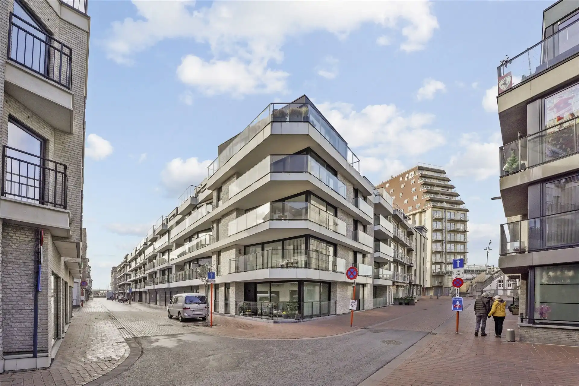 INSTAPKLAAR / RECENT GEBOUW  foto 32