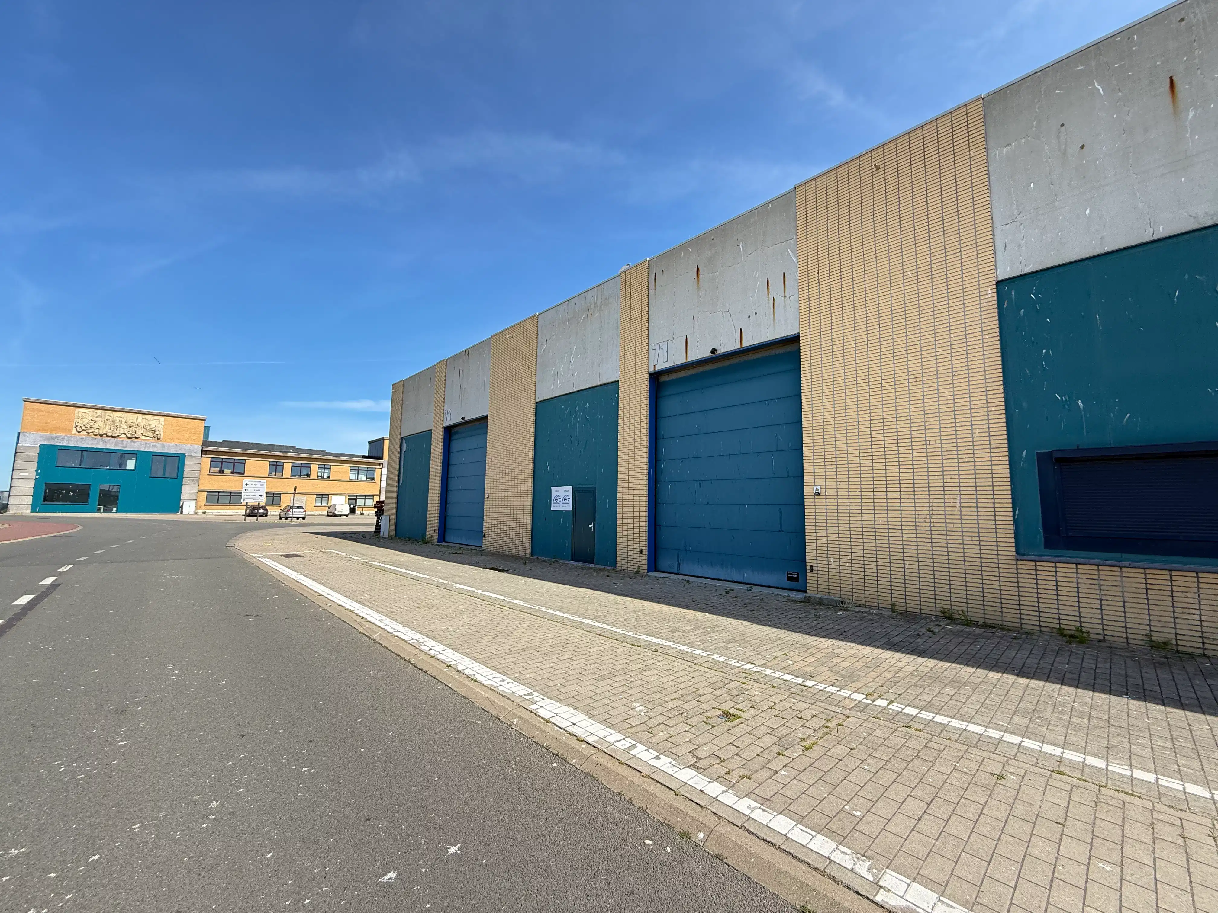 Opslagplaats 454m² - met elektrische poorten in dynamische havenomgeving foto 2