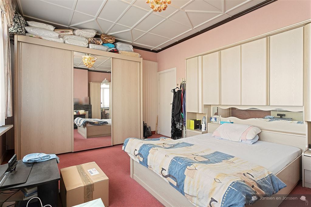 Zeer ruim huis met hoge plafonds, tuin en vier slaapkamers foto 20