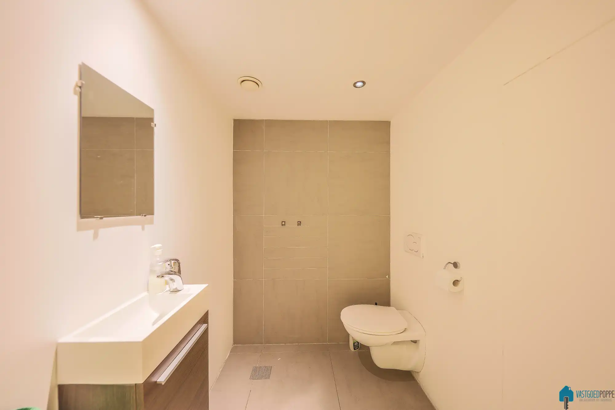 Gelijkvloers-appartement palend aan het Zuidpark foto 10