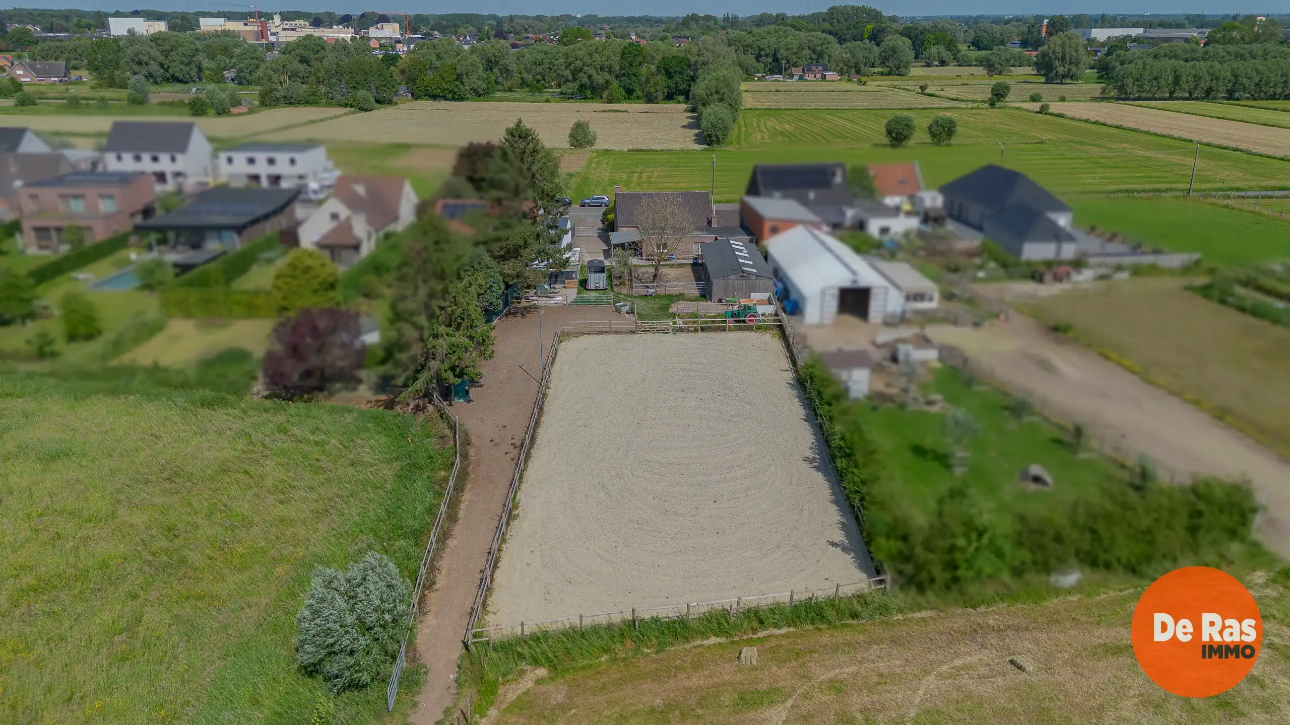 LEBBEKE - Charmante woning met paardenaccommodatie. foto 2