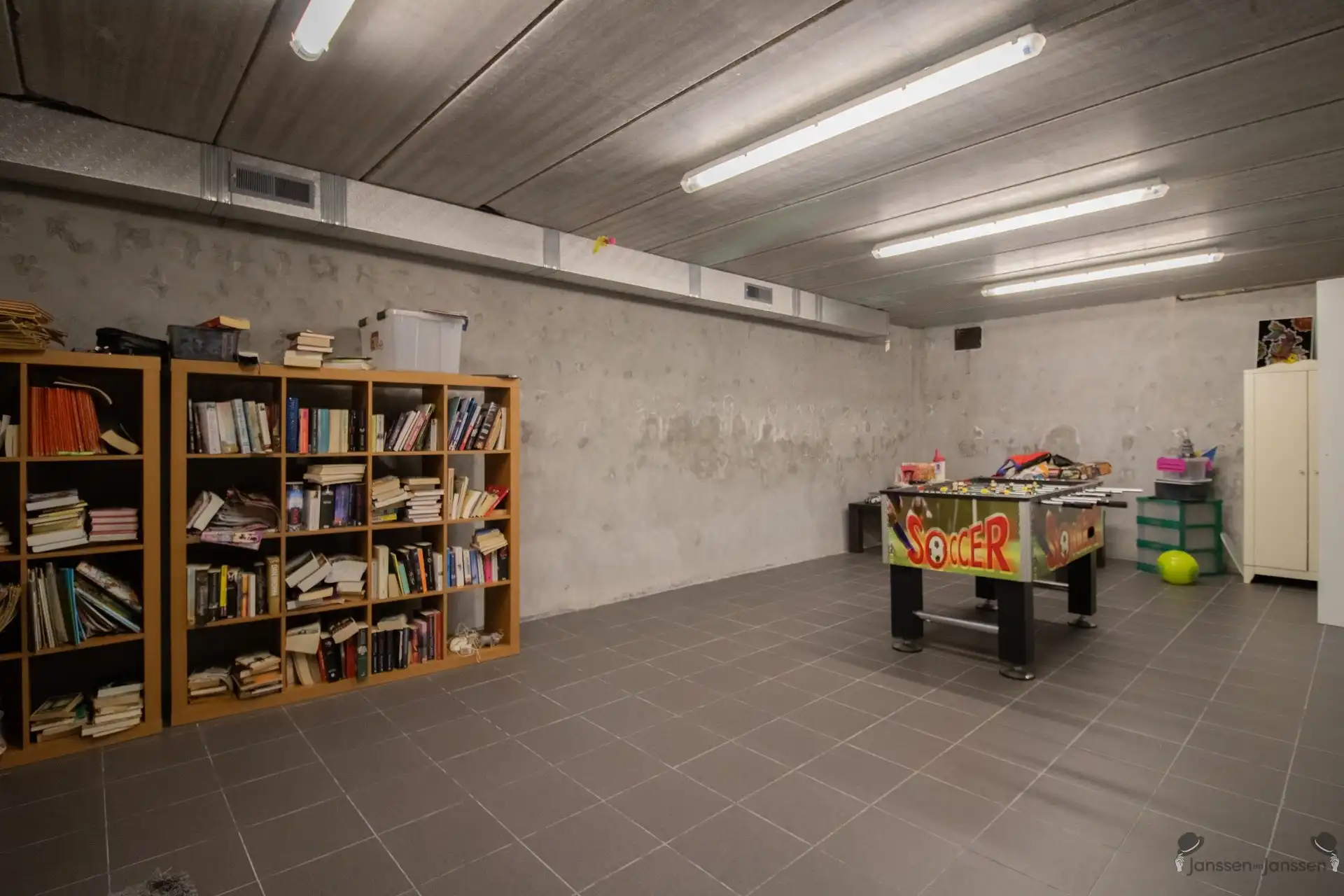 Ruime villa met 5 slaapkamers, 2 badkamers, buitenzwembad en poolhouse op 1.020 m² foto 26