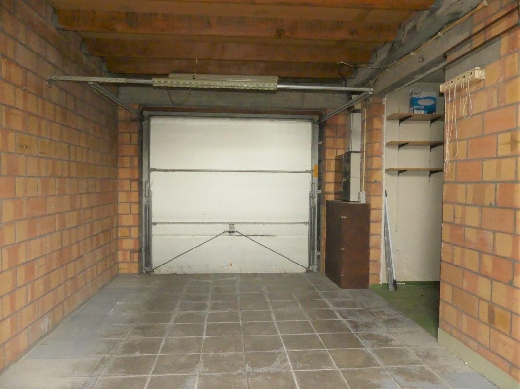 Alleenstaande woning met tuin en 2 garages foto 12