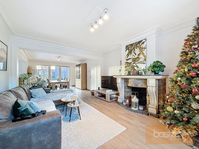 Prachtig gerenoveerd appartement met 2 slaapkamers foto 3