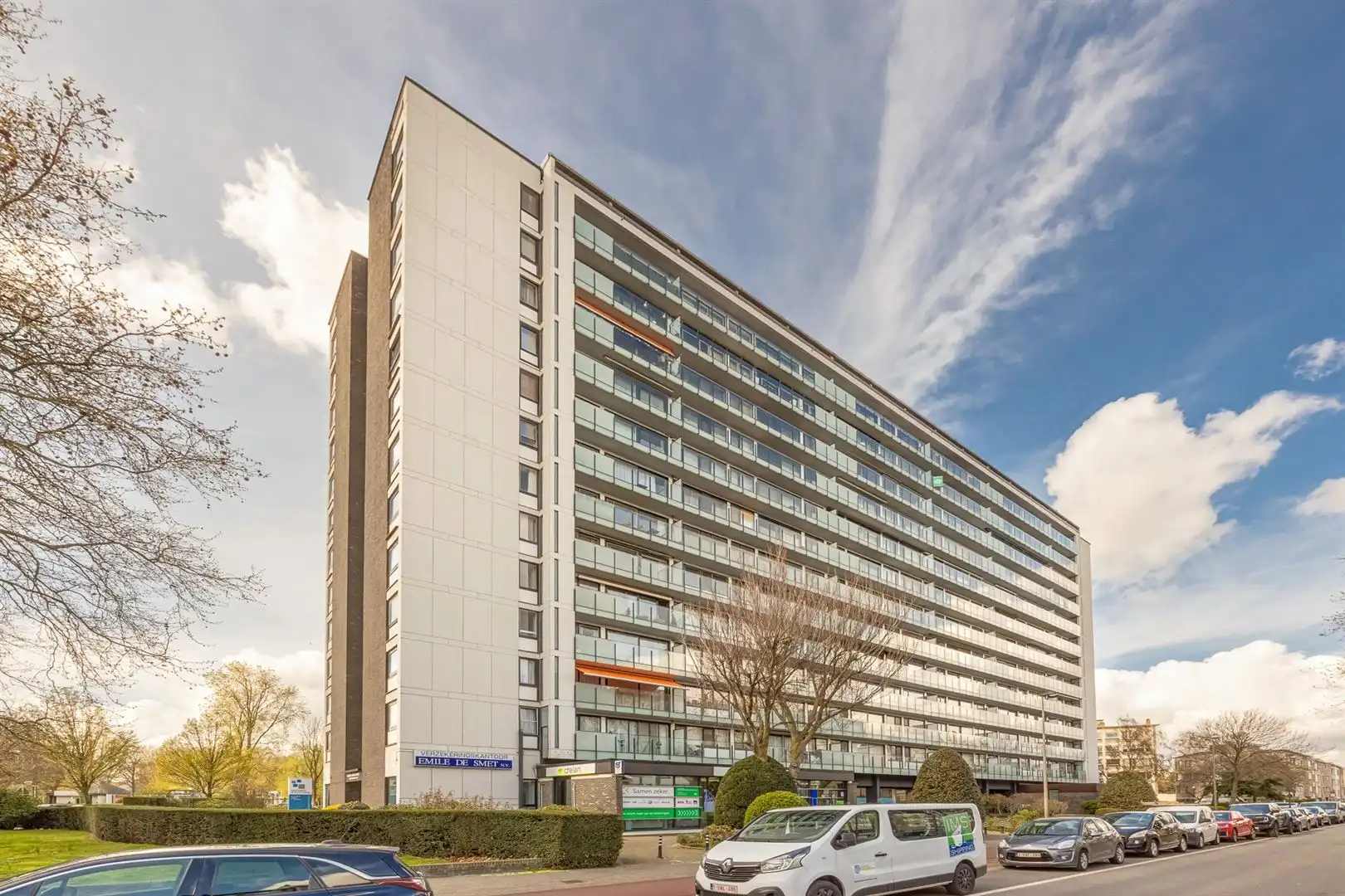 Veelzijdige commerciële ruimte met privé parkeerplaatsen  foto 3