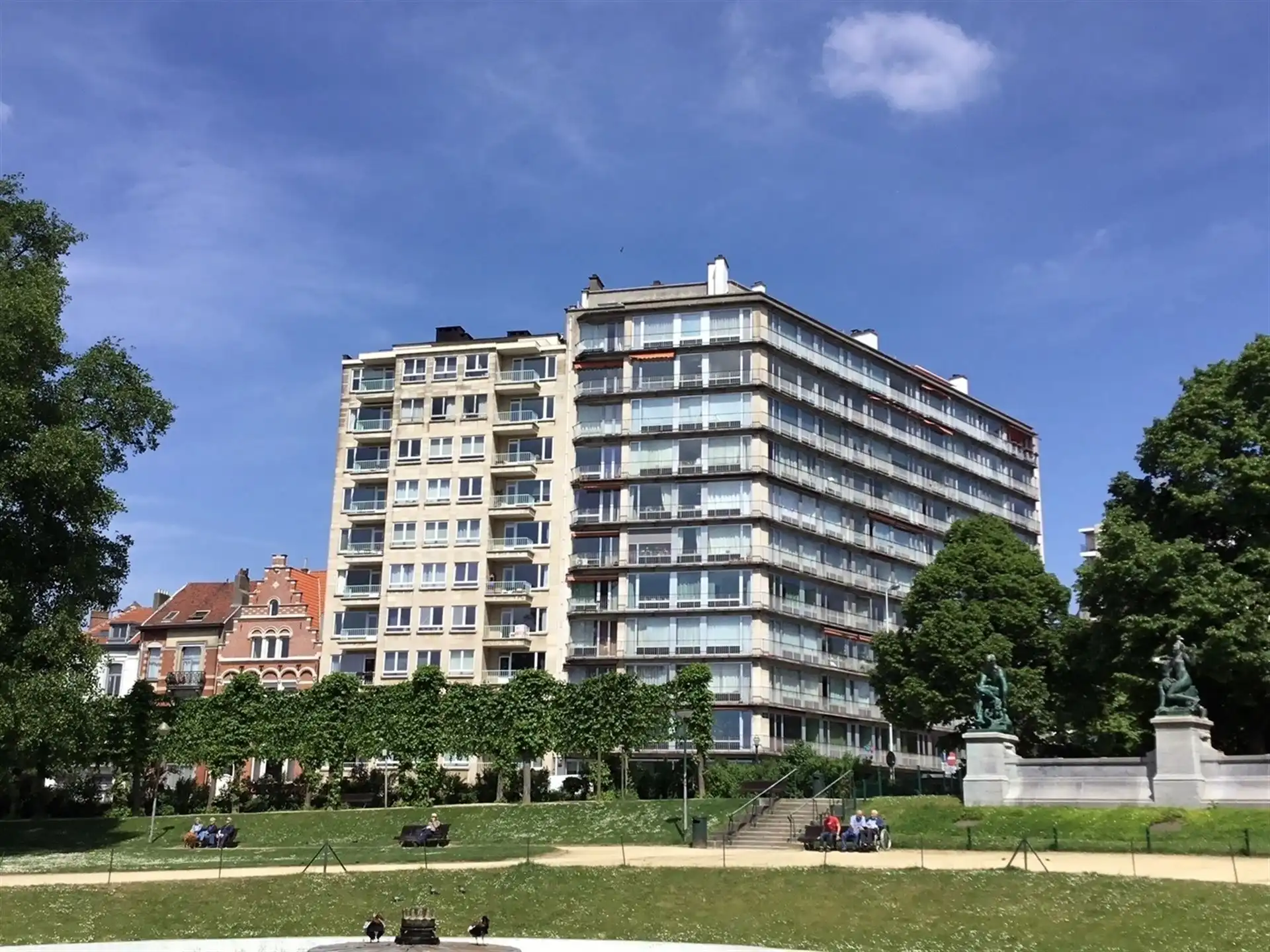  Knusse, gemeubelde studio gelegen op de 5de verdieping foto 8