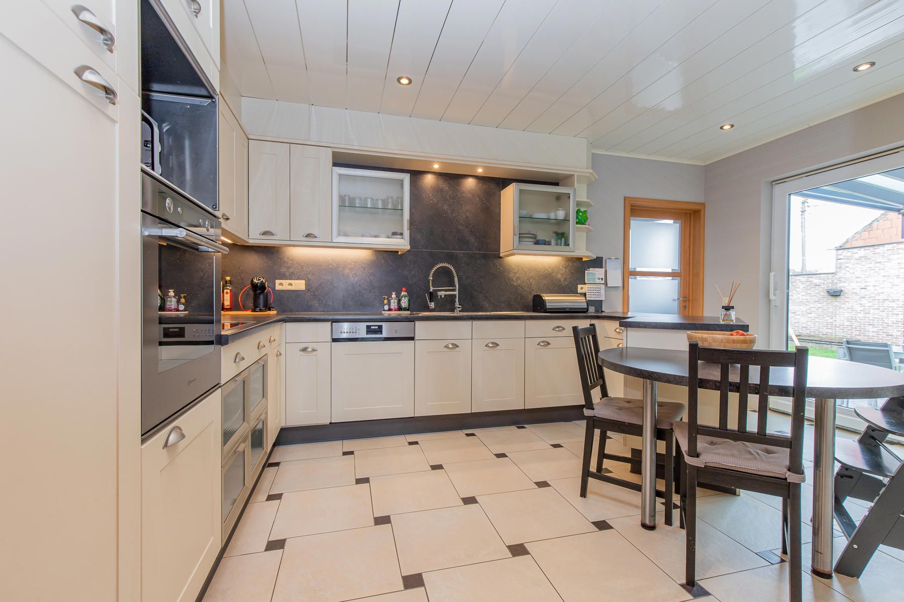 BORSBEKE - Gerenoveerde woning met garage en tuin. foto 5