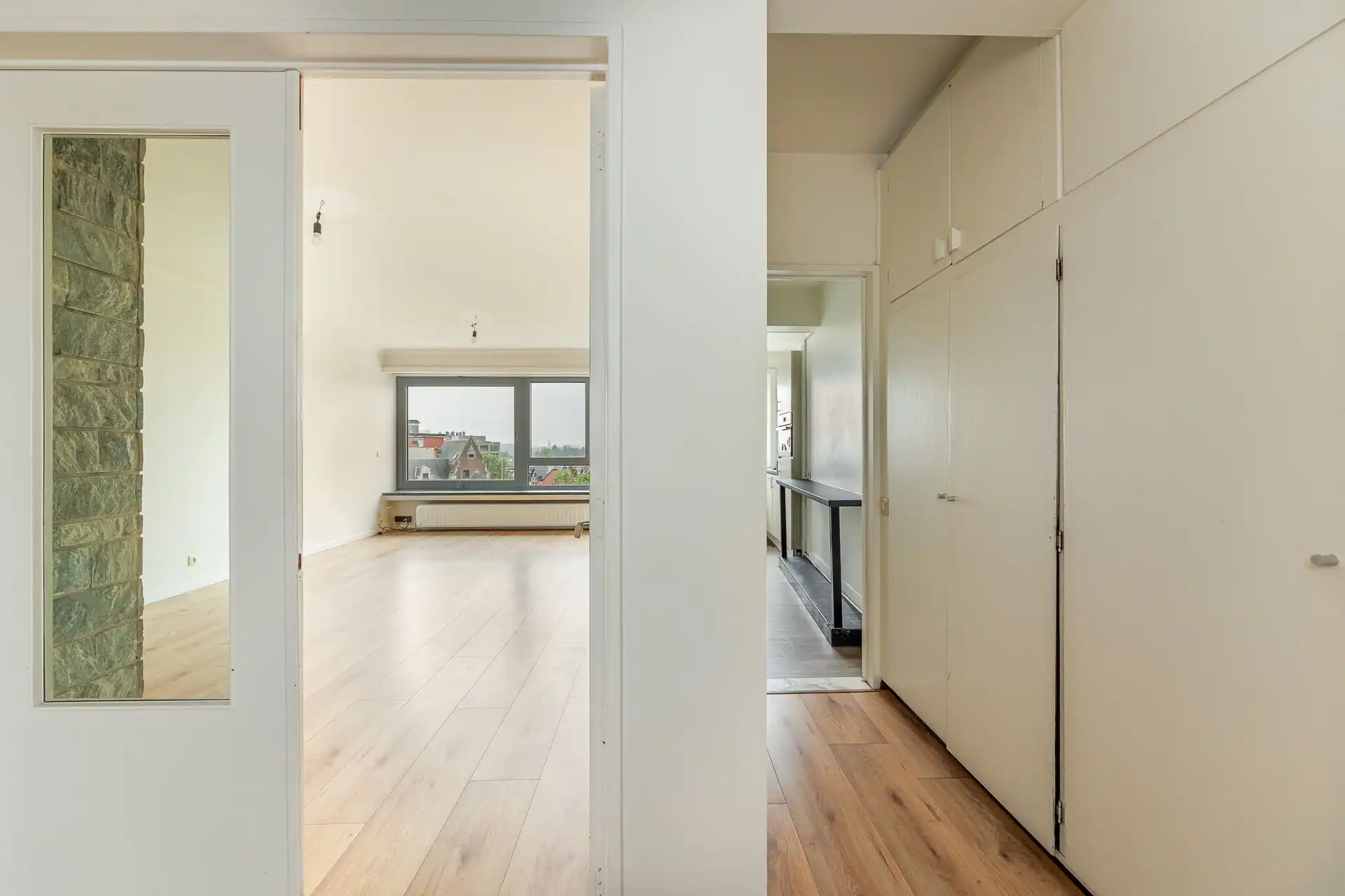 Groot appartement te koop in hartje Mortsel foto 2