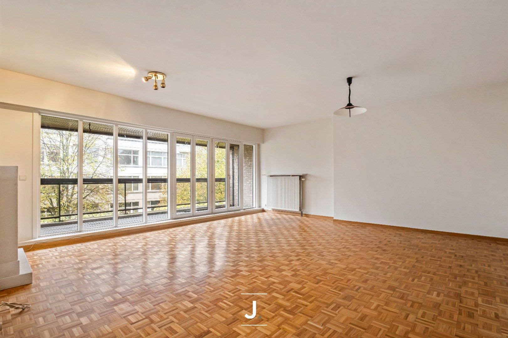 Gezellig en lichtrijk appartement te huur in hartje Kortrijk! foto 3