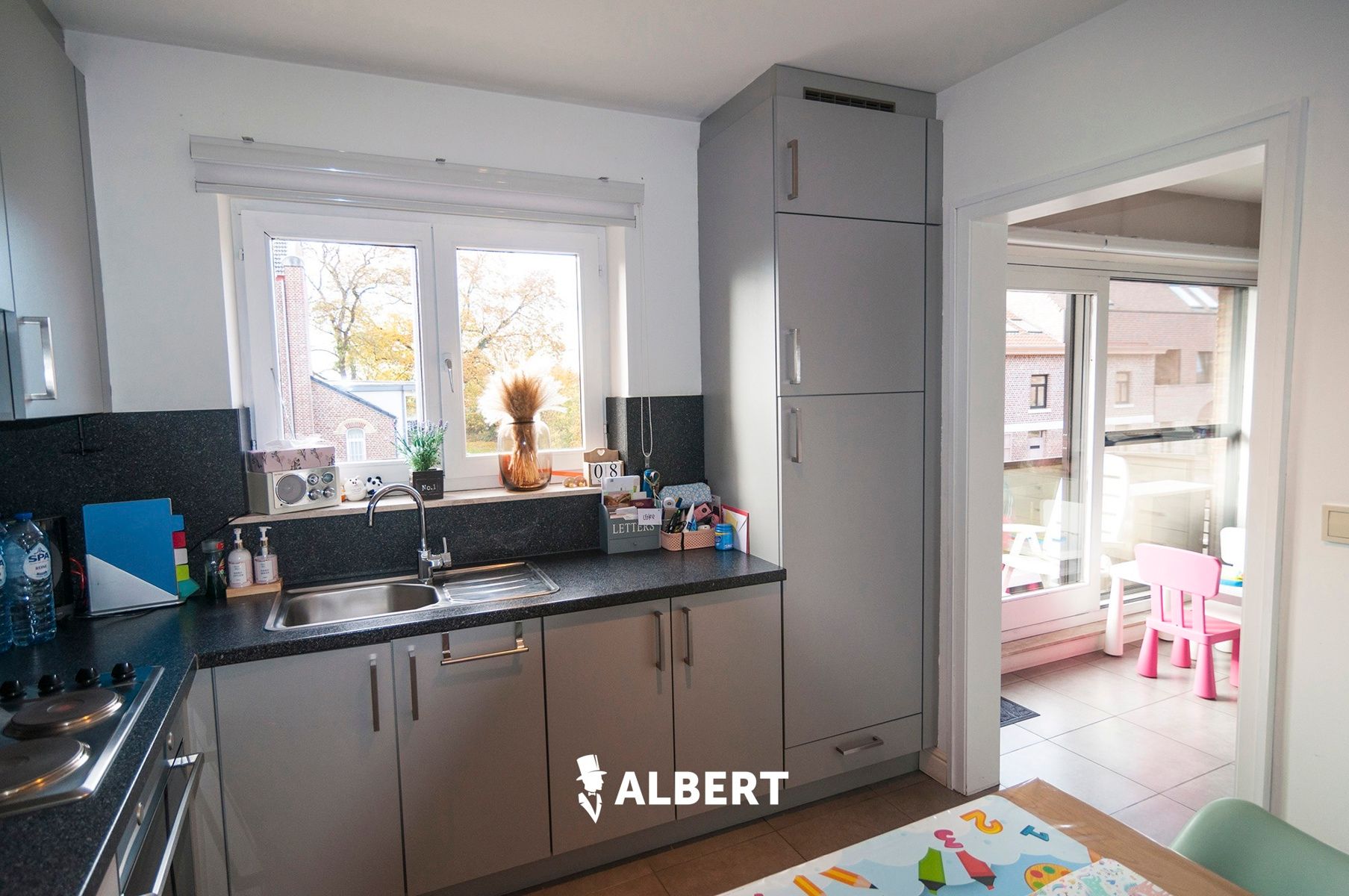 Instapklaar appartement , 2 Slaapkamers, met garage! foto 6