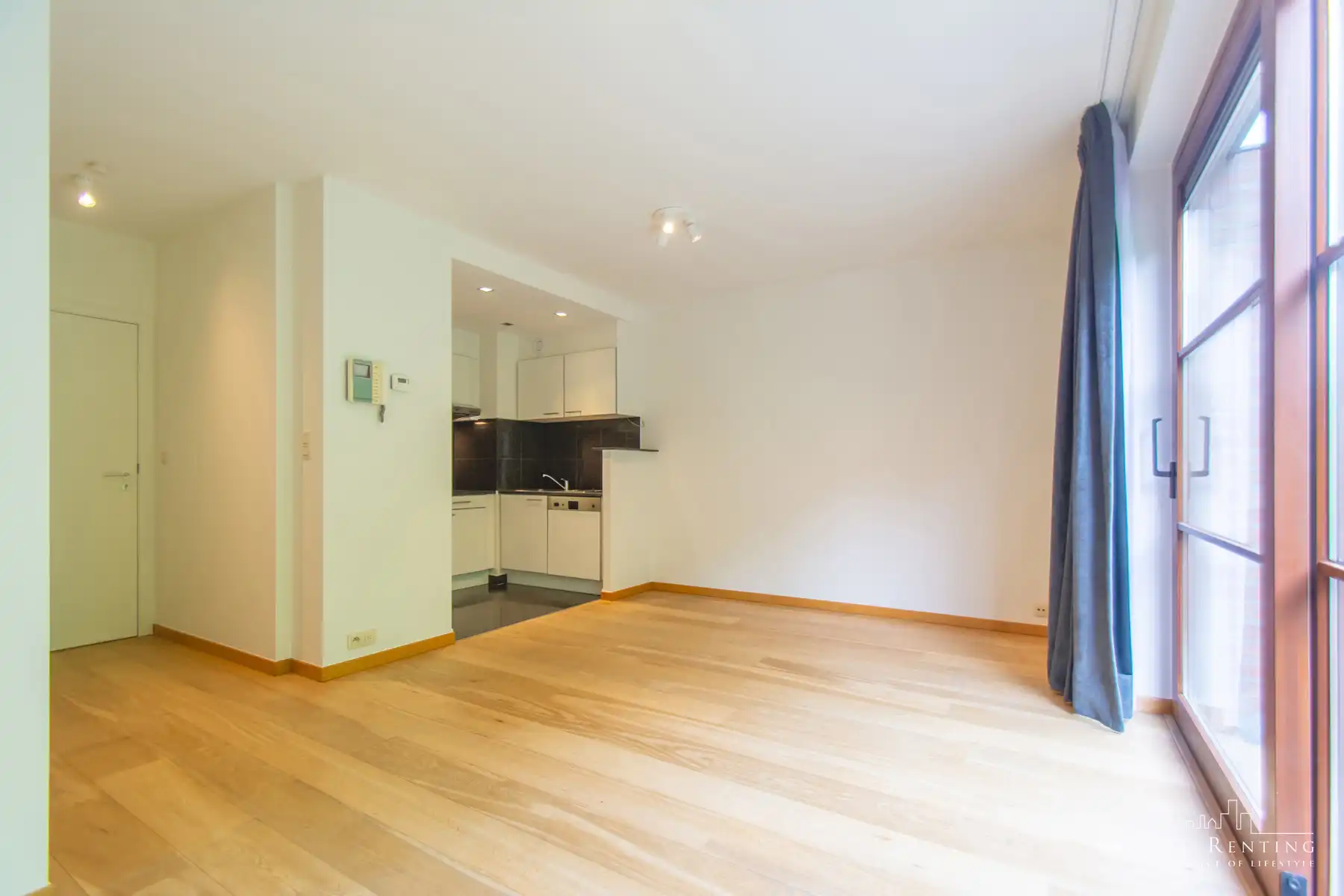LICHTRIJK - Geronoveerd 1 slpk. appartement met terras foto 5