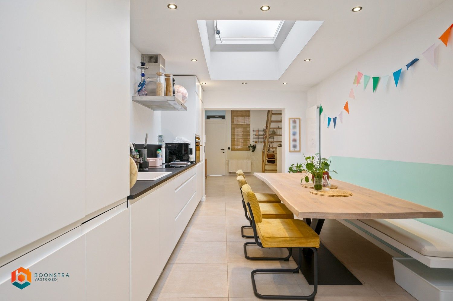 Rijwoning met  2 slpkrs en tuin foto 5
