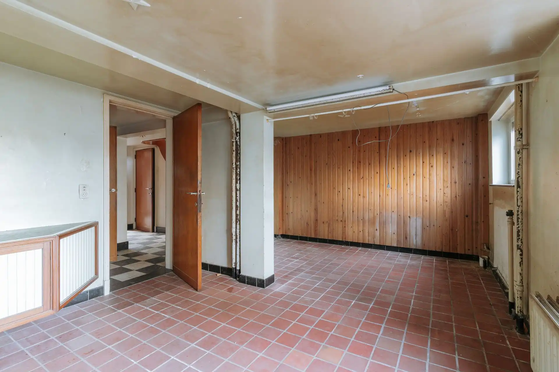 Te renoveren bel-etage met authentieke elementen en tuin foto 3