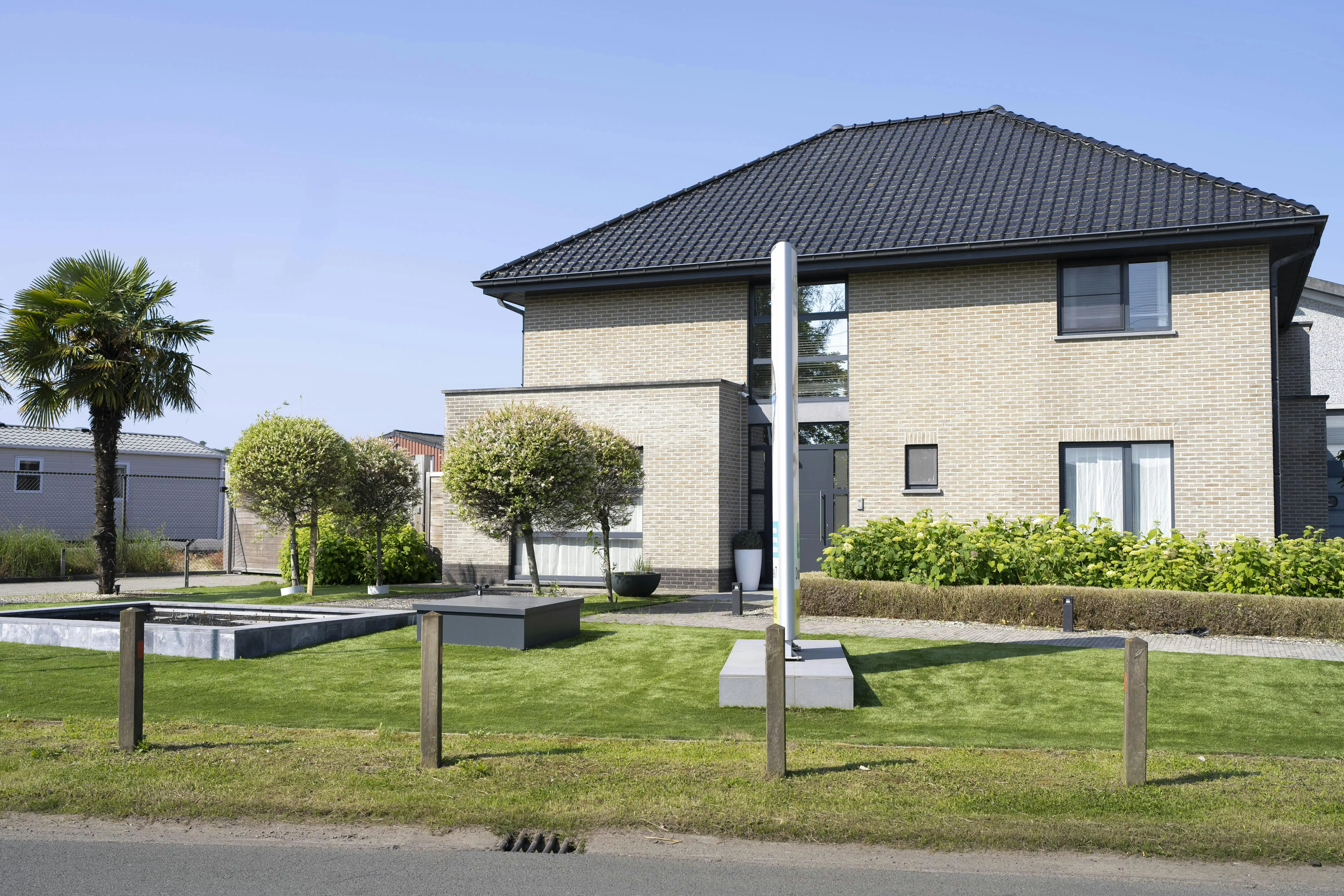 Luxe villa met exclusieve tuin en 600m2 magazijn in KMO-zone foto 76