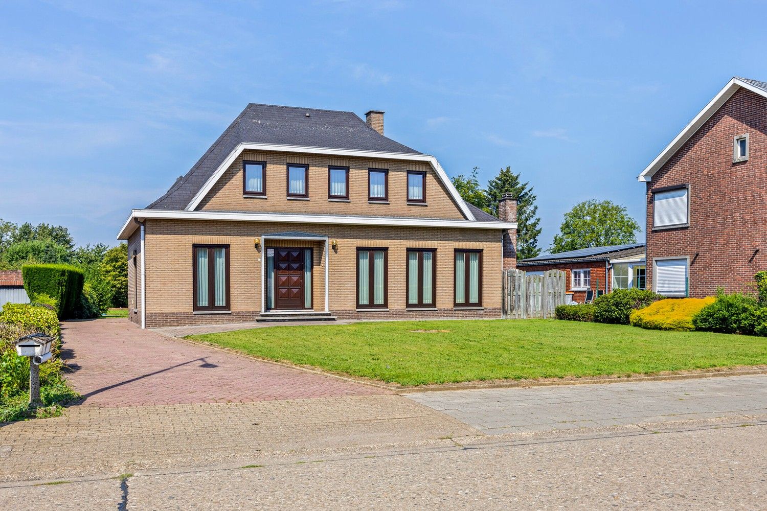 Vrijstaande woning op een ruim perceel in Uikhoven/Maasmechelen foto 1