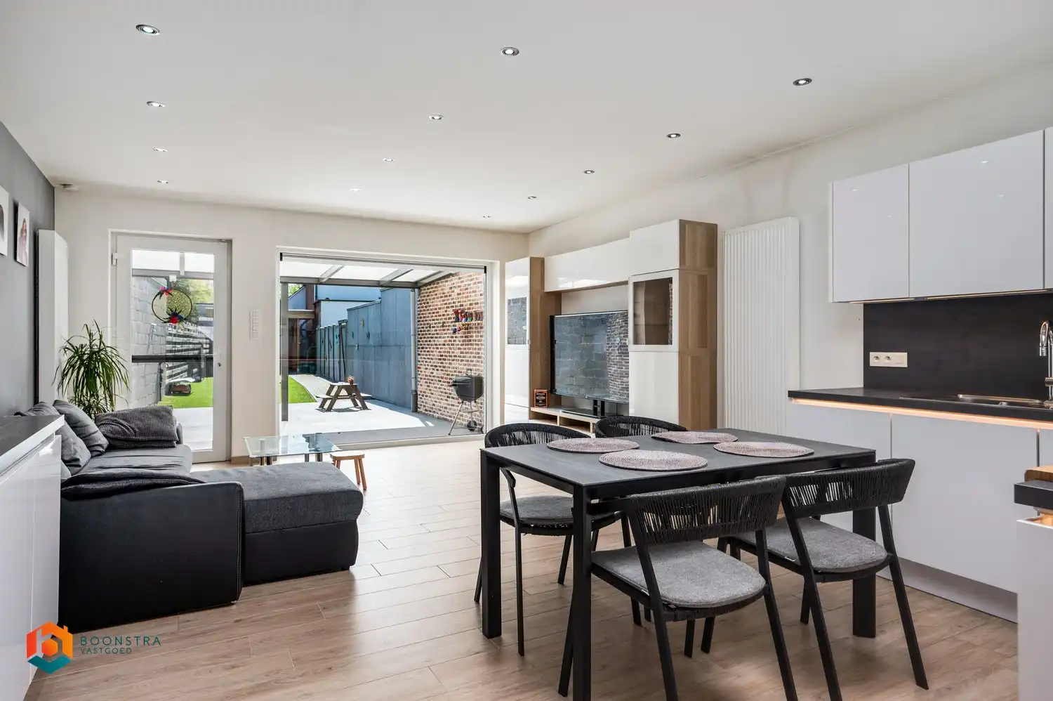 Recent gerenoveerde woning met 1 (mogelijks 2) slpkrs foto 3