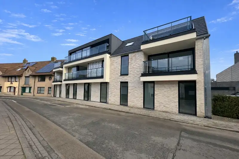 Appartement op eerste verdiep met groot leefterras. foto 2