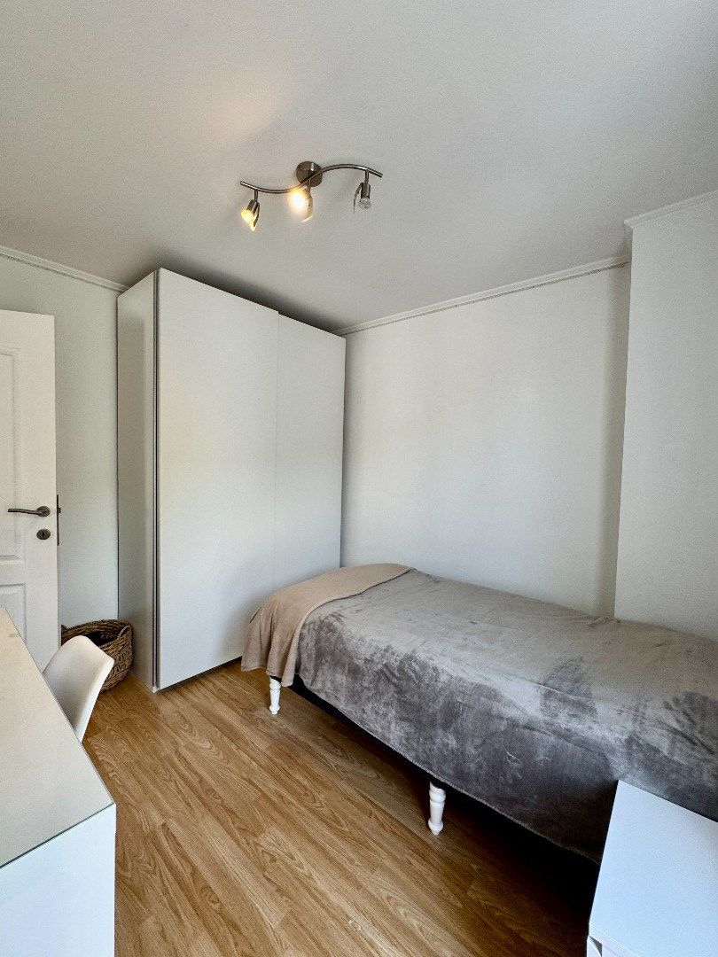 Prachtige halfopen bebouwing te koop nabij centrum met ruimte voor het hele gezin! foto 19