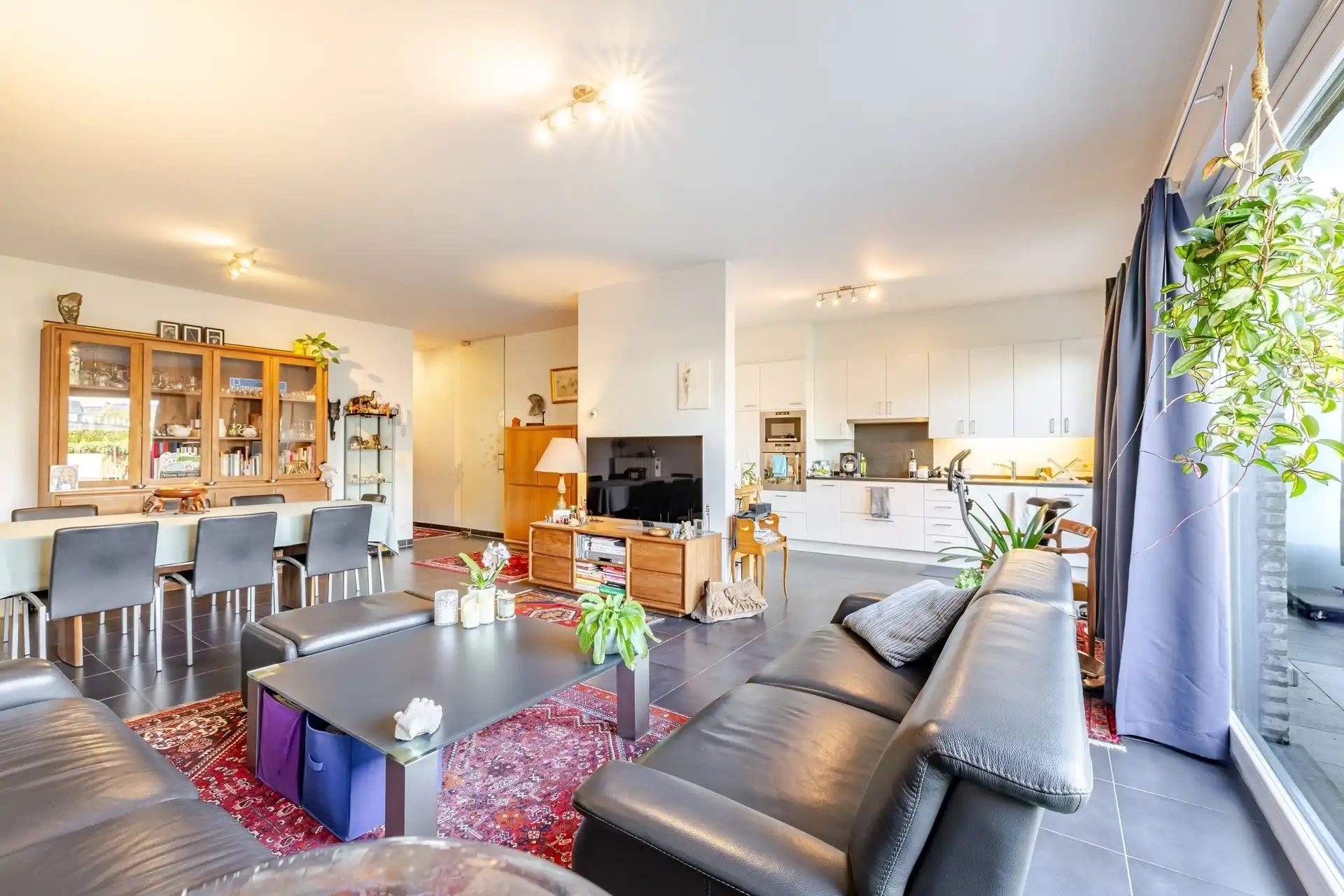 Topappartement met 2 slaapkamers en tuin! foto 9