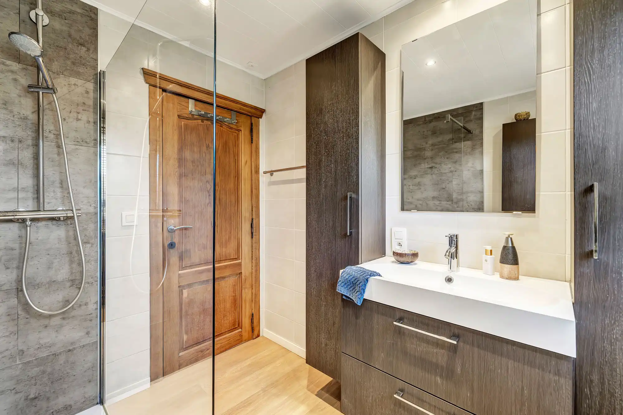 Charmante instapklare woning met 4 slpks, garage en tuin foto 13