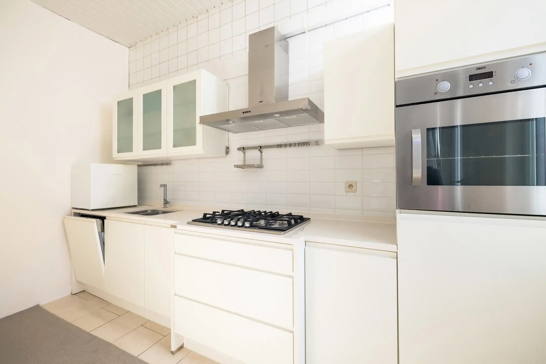 APPARTEMENTENGEBOUW MET 4 ERKENDE WOONEENHEDEN   foto 19