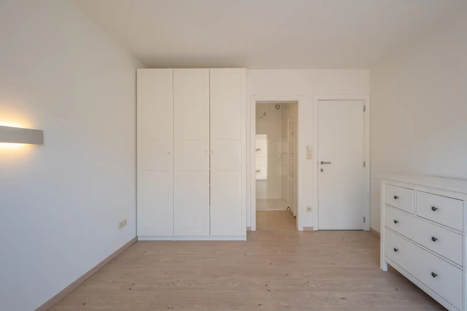 Ruim appartement met zuidgericht terras nabij Lippenslaan, op wandelafstand van de Zeedijk foto 15