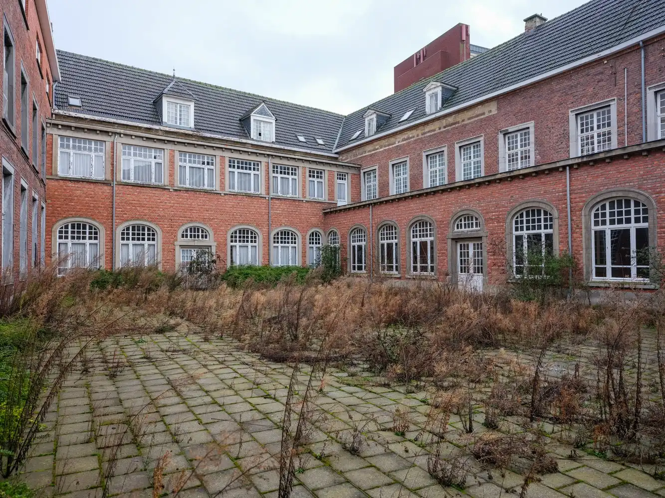 Uniek: voormalig klooster op een toplocatie met een enorm potentieel foto 18