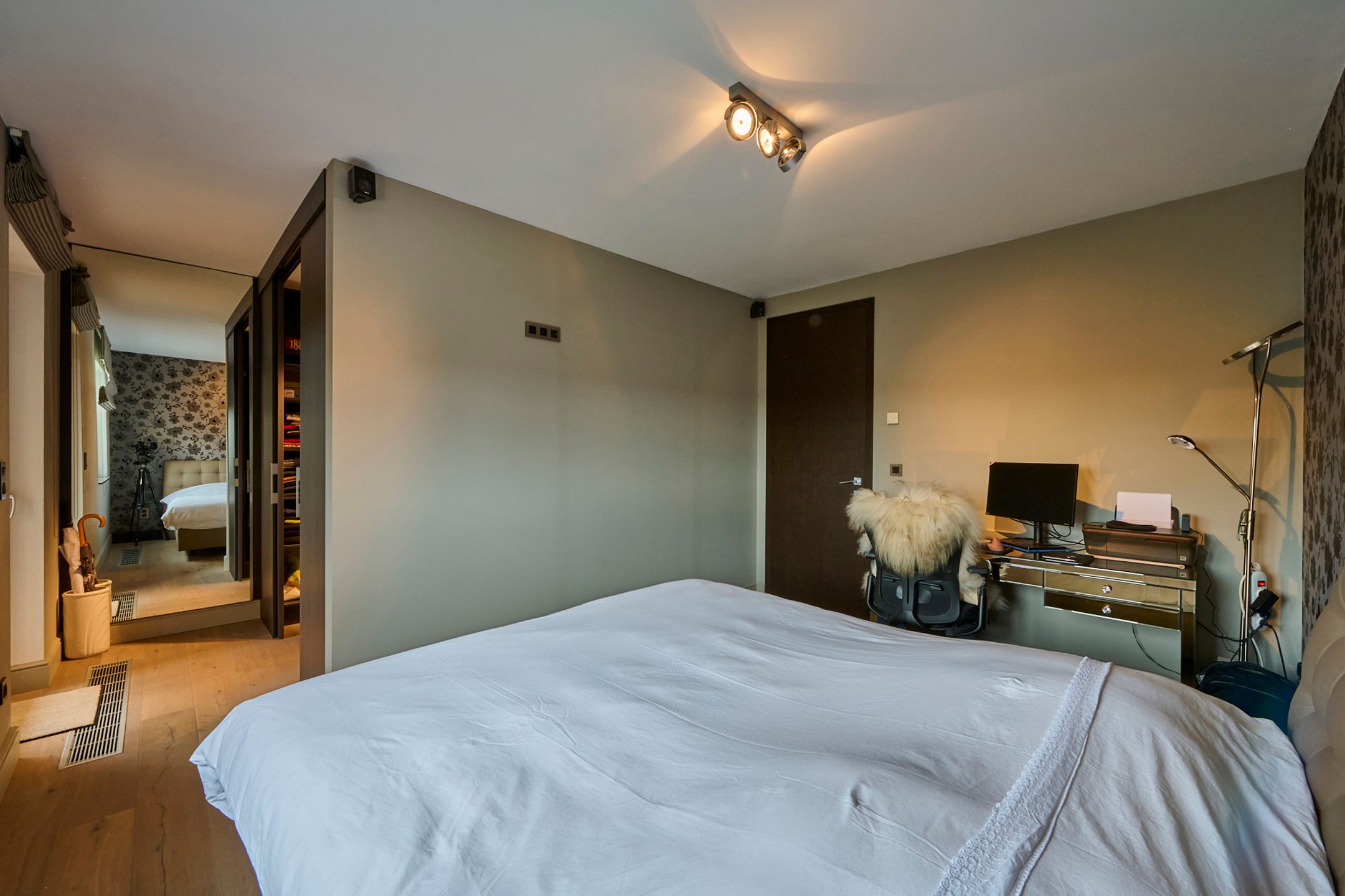Luxueus afgewerkt penthouse + 2 terrassen + parking foto 12