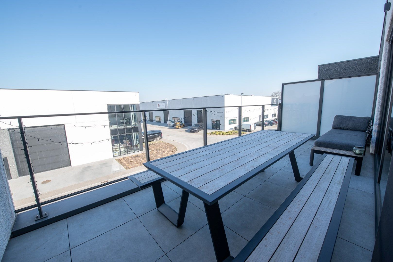 Te Koop in het Saspark te Ooigem: Nieuwbouw KMO-unit (240m²) met prachtige loft (135m²) met zonneterras! foto 16