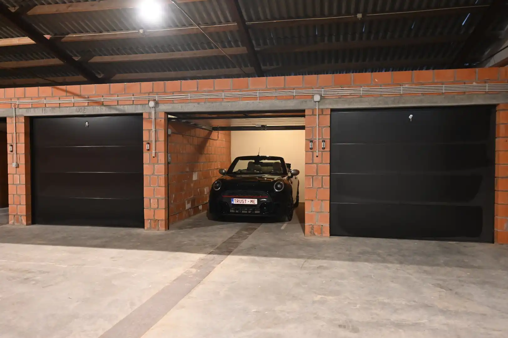 AFGESLOTEN GARAGEBOXEN IN CENTRUM OOSTENDE foto 2