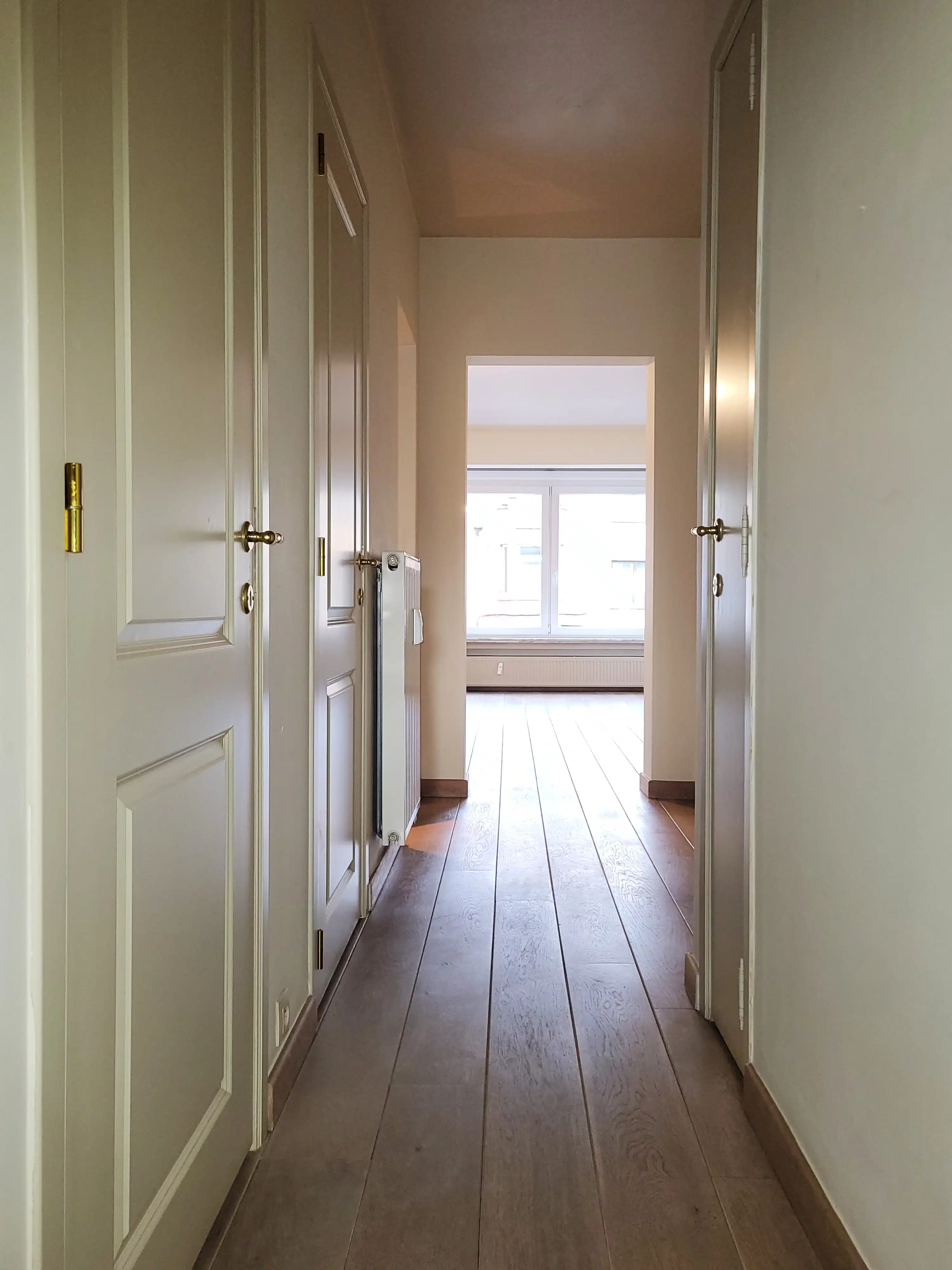 Dit prachtig gerenoveerde appartement uit 2010 is gelegen in het centrum van Zottegem, op de eerste verdieping van een verzorgd gebouw met lift.  foto 12