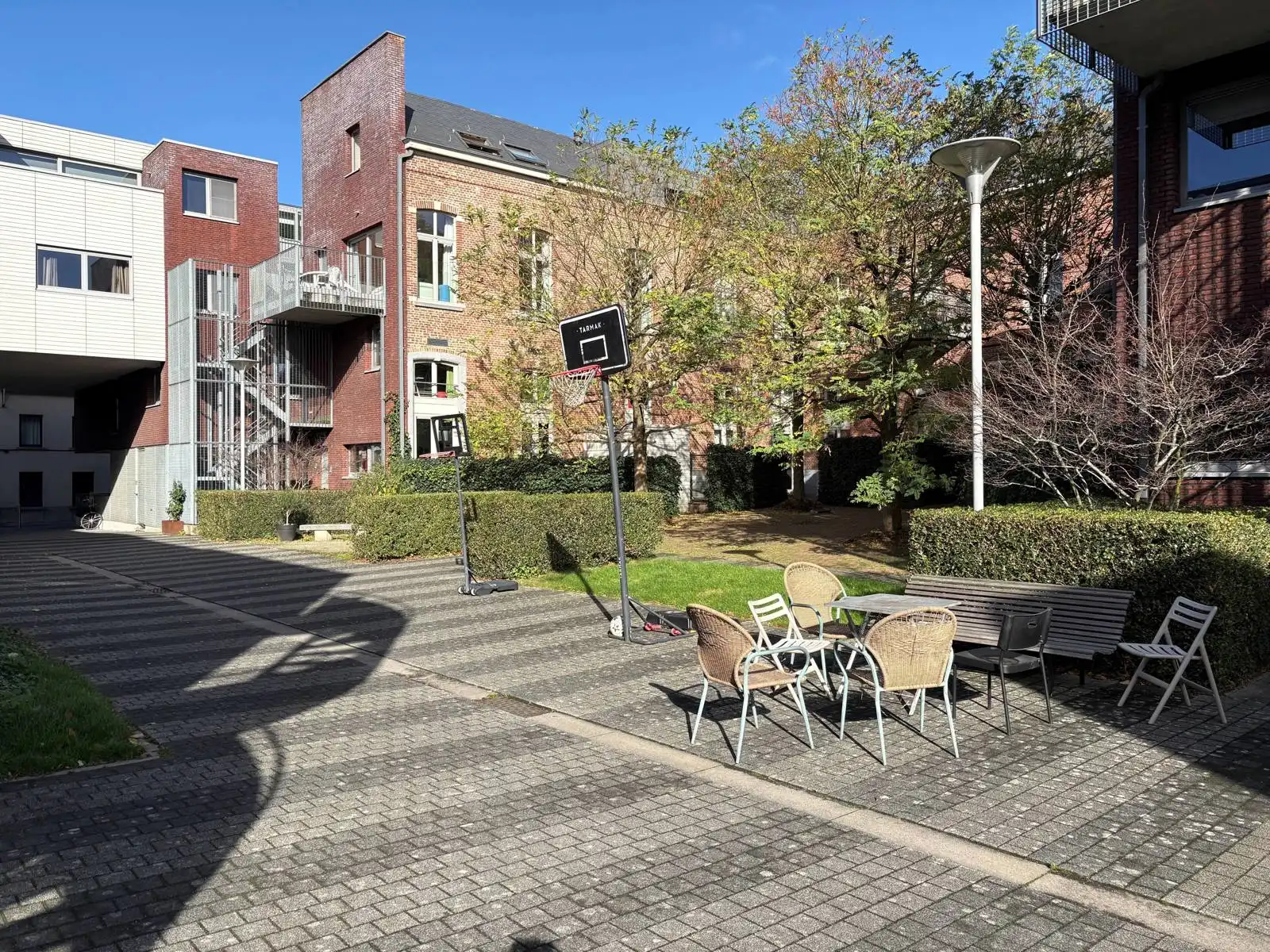 Moderne woning met ruime stadstuin foto 25