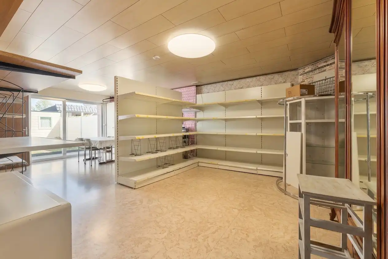 Unieke handelswoning met uitstekend draaiende winkel in centrum Beveren! foto 12