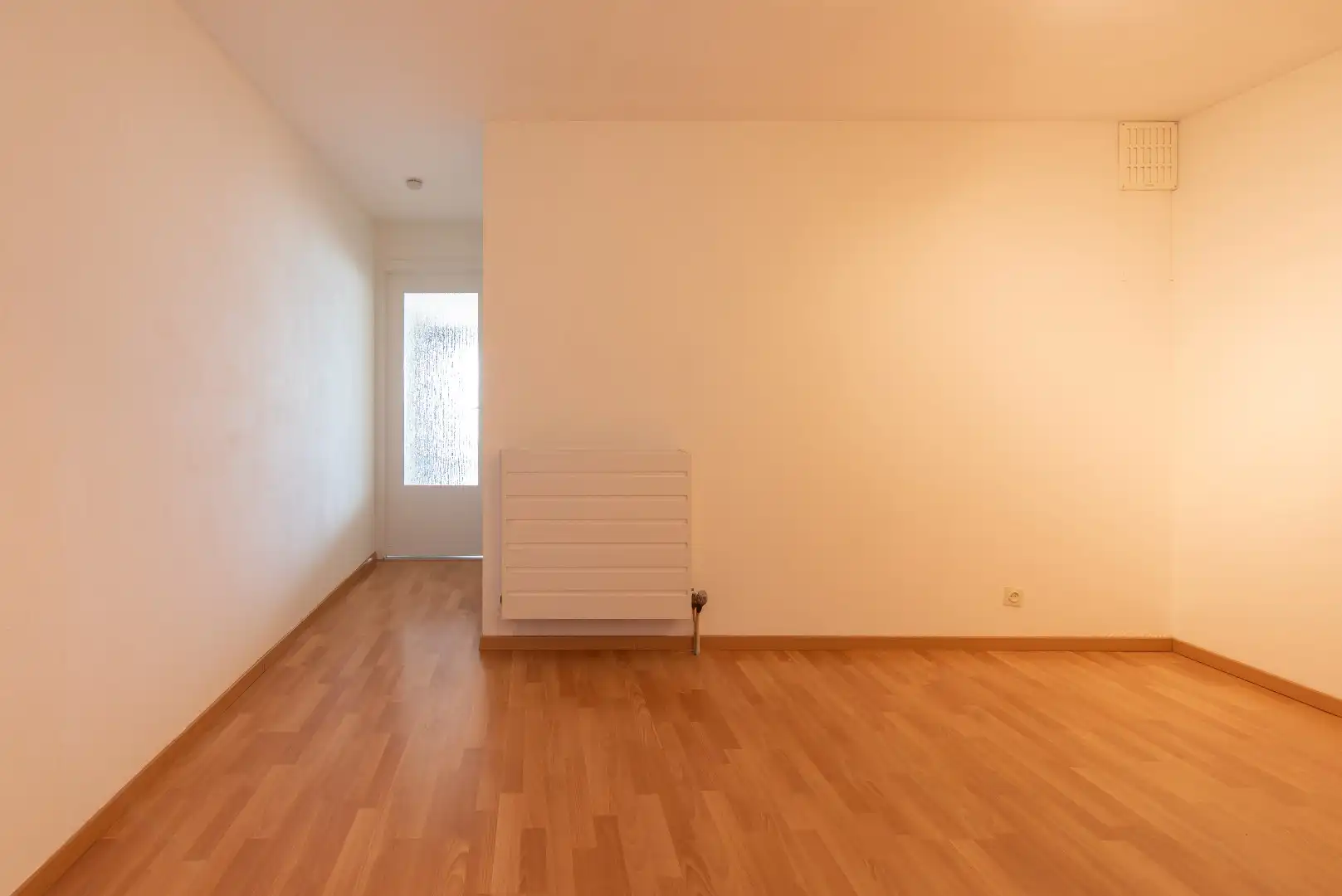 Ruime studio op de Zeedijk van Middelkerke op de vierde verdieping met aparte slaaphoek foto 9